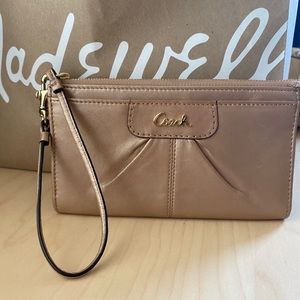 💋SOLD💋 Coach Zipper Wallet